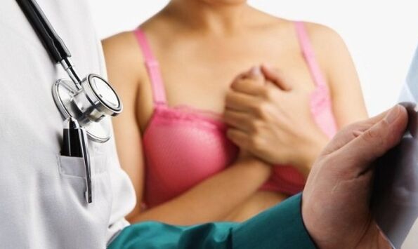 vyšetrenie lekárom pred zväčšením prsníkov