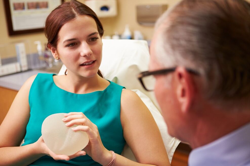 konzultácia zväčšenia prsníkov s mamológom